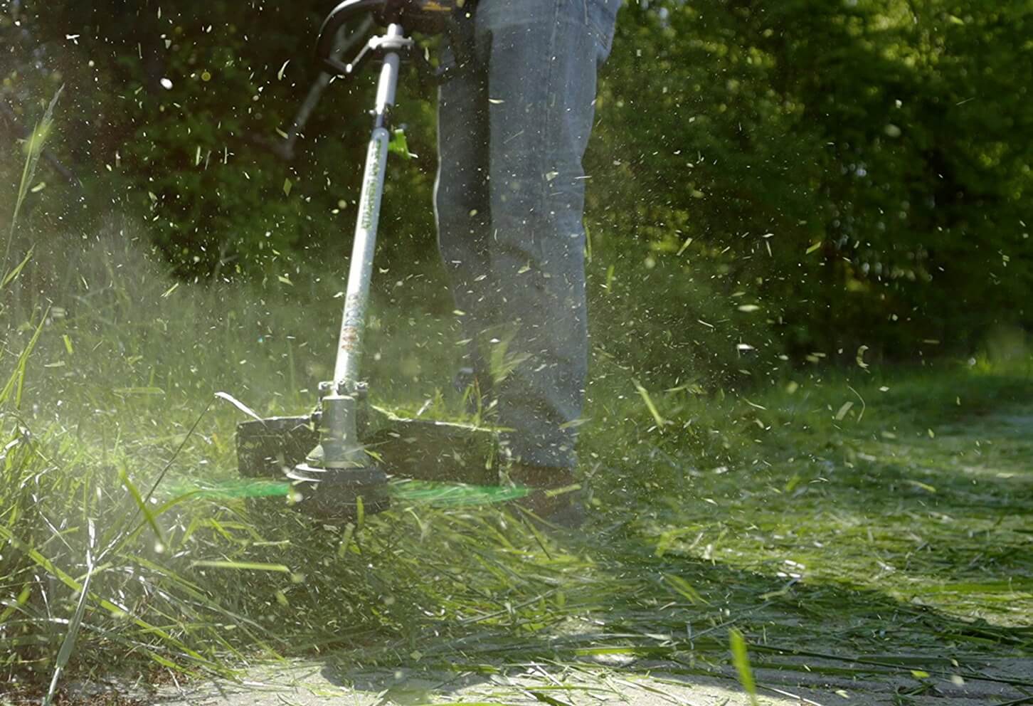 How to Use a String Trimmer like a Pro