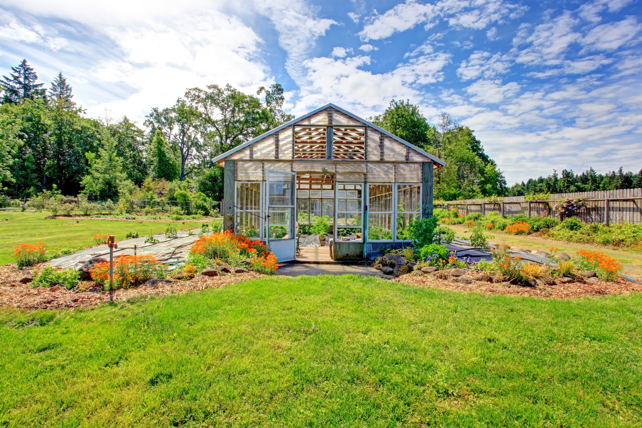 The Best Materials To Build a Greenhouse